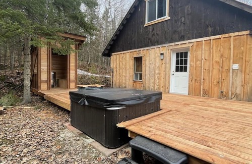 Messines Chalet De Ski | Comfy Cottage w/Sauna and Hot Tub Nestled in Nature in Beautiful Messines, QC