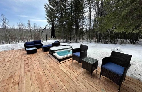 Messines Chalet De Ski | Comfy Cottage w/Sauna and Hot Tub Nestled in Nature in Beautiful Messines, QC