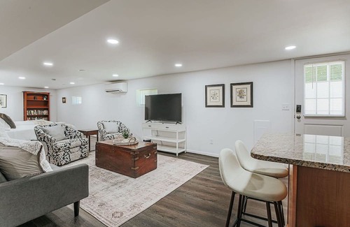 Jefferson Park Avenue Appartement | Cavalier Cocoon: Studio + Walk to uva Grounds