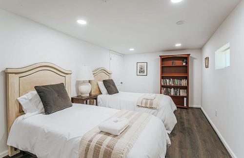 Jefferson Park Avenue Appartement | Cavalier Cocoon: Studio + Walk to uva Grounds