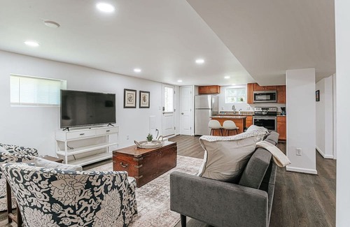 Jefferson Park Avenue Appartement | Cavalier Cocoon: Studio + Walk to uva Grounds