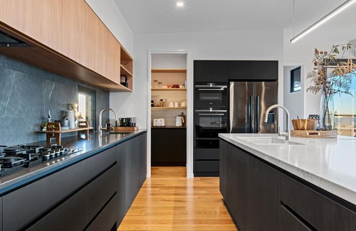 Booroobin Cabine | The Ridge at Maleny - The Deluxe Residence