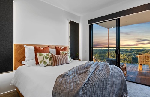 Booroobin Cabine | The Ridge at Maleny - The Deluxe Residence