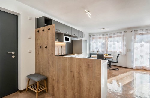 Baselga di Pine Appartement | Apartment 'Casa Ravanelli 3' with Mountain View and Shared Terrace