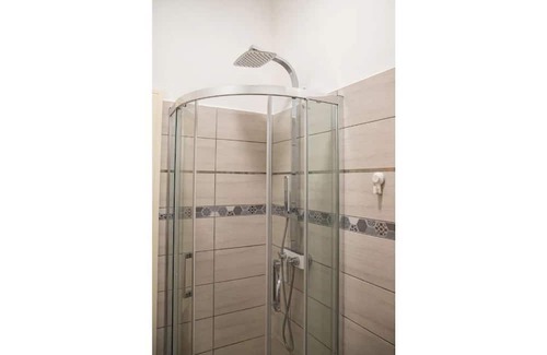 Krisztinavaros Appartement | cozy standard apartment with king size bed room 02