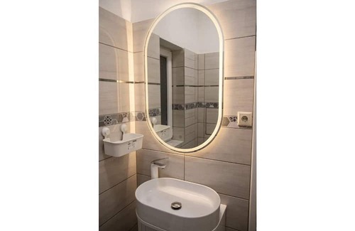 Krisztinavaros Appartement | cozy standard apartment with king size bed room 02