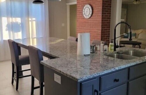 Ronda Maison | Wine Country Cottage - 3BR 2BA Home Near Wineries
