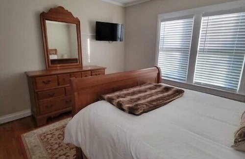 Ronda Maison | Wine Country Cottage - 3BR 2BA Home Near Wineries
