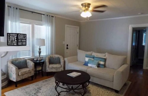 Ronda Maison | Wine Country Cottage - 3BR 2BA Home Near Wineries