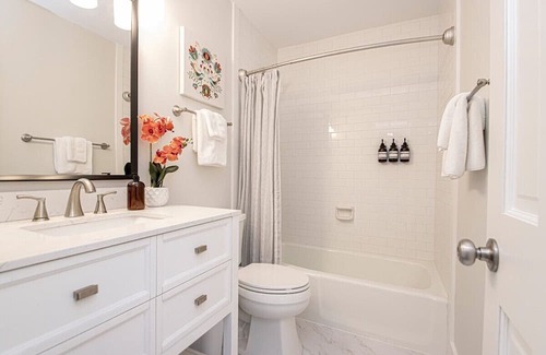 Little Rock Maison | Near it all! 1800 SqFt 1-level w/4 Comfy Kings!