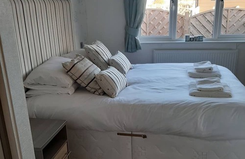 Gisleham Cabine | 2 bedroom accommodation in Lowestoft