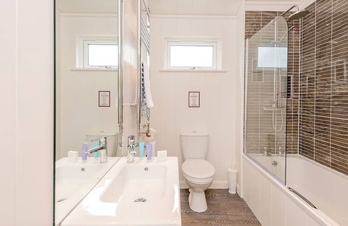 Holton Heath Cabine | 1 bedroom accommodation in Holton Heath