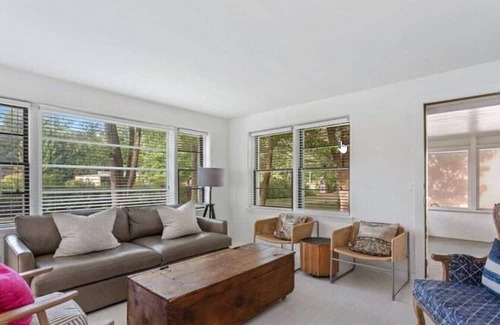 Shorewood-Tower Hills-Harbert Maison | Renovated cottage close to beaches, upscale restau
