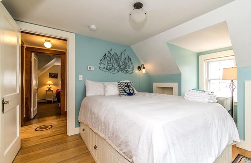 Kittery Maison | Bright, Open Maine Seacoast Cape Cottage - Close to Everything!