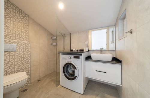 Eski Lara Appartement | Central Flat with Terrace and View in Muratpasa