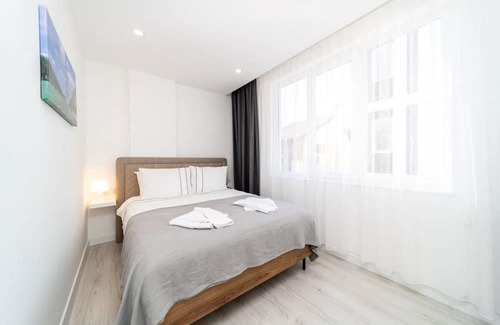 Eski Lara Appartement | Central Flat with Balcony in Muratpasa