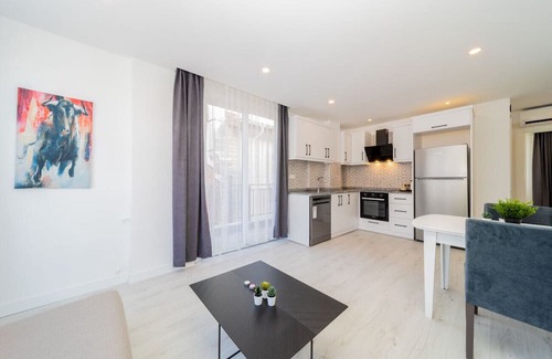 Eski Lara Appartement | Central Flat with Balcony in Muratpasa