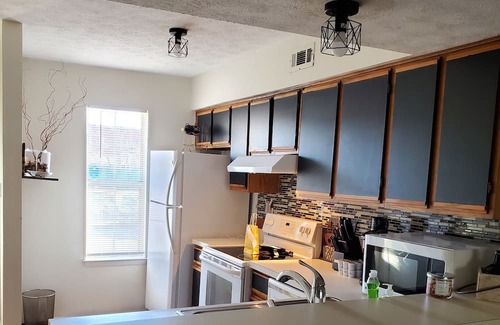 Central Newport News Copropriété | Modern, Spacious Condo with Loft, Minutes from the Beach!