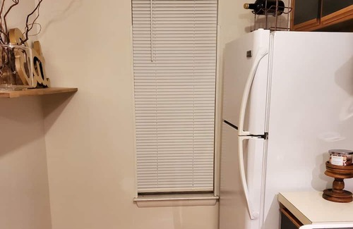 Central Newport News Copropriété | Modern, Spacious Condo with Loft, Minutes from the Beach!
