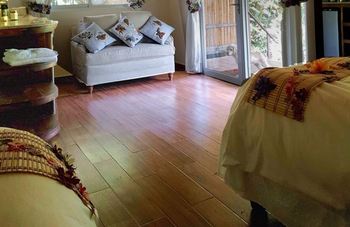 Boquete Maison | Ecoresort: We are Panamas leading honey producer and butterfly exhibit.