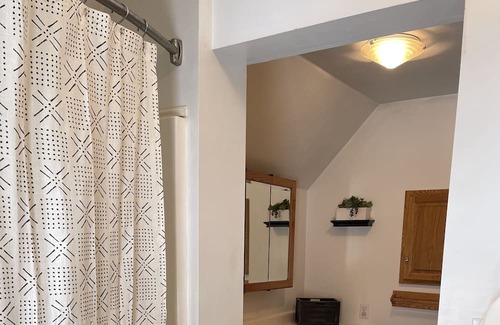 Midway Maison | SPACIOUS ONE BEDROOM IN HAMLINE-MIDWAY AREA