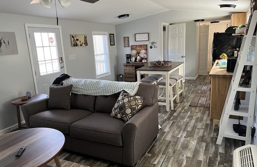Lyndhurst Maison | Cozy Creekside Home with the National Forest at your back door !