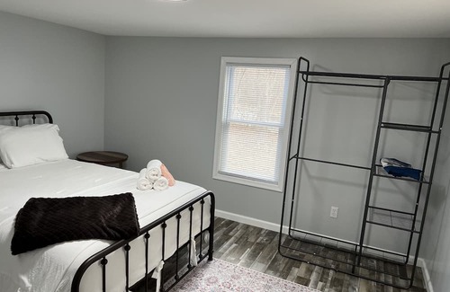 Lyndhurst Maison | Cozy Creekside Home with the National Forest at your back door !