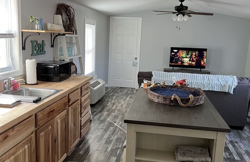 Lyndhurst Maison | Cozy Creekside Home with the National Forest at your back door !