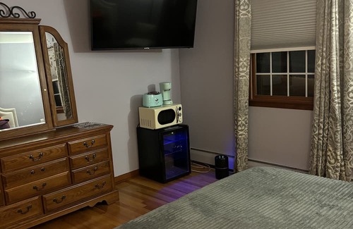 Hamden Lit Et Petit-Déjeuner | 1 King suit available in Guest House quiet & serene