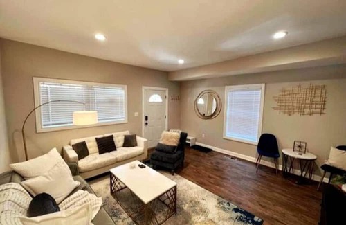 Livingston Park Maison | The Nurse's Nest -w/Garage