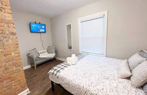 Livingston Park Maison | The Nurse's Nest -w/Garage