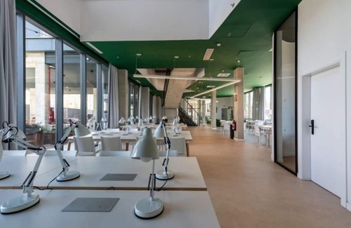 Milagrosa Appartement | Modern Room with High-Speed Wi-Fi in Pamplona