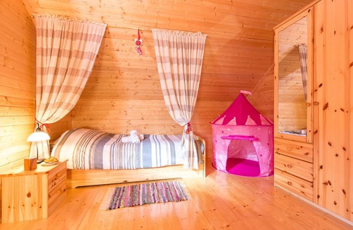 Ravna Gora Maison | Lovely holiday home in Ravna Gora with fireplace