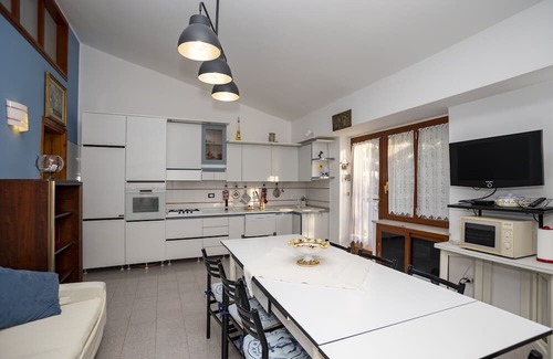 San Giorgio Maison | Holiday Home 'La Terrazza' with Sea View, Private Terrace and Air Conditioning