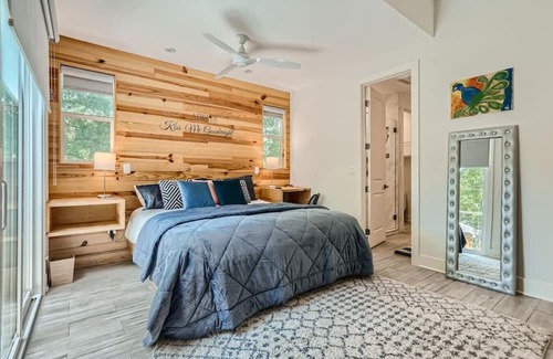 Barton Hills Maison | Pet Friendly Retreat with Lap Pool/Spa in the '04!
