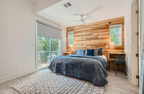 Barton Hills Maison | Pet Friendly Retreat with Lap Pool/Spa in the '04!