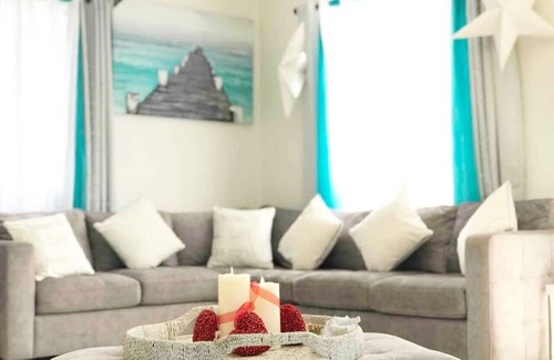 Tierras Nuevas Poniente Maison | Summer Vacation Puerto Rico with pool 1st FL.
