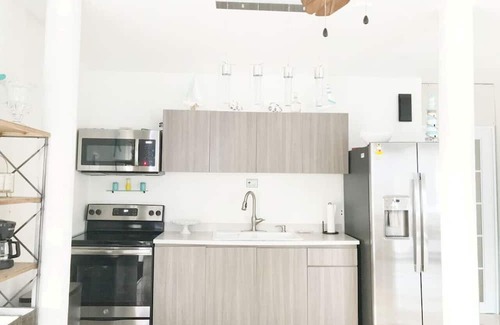 Tierras Nuevas Poniente Maison | Summer Vacation Puerto Rico with pool 1st FL.