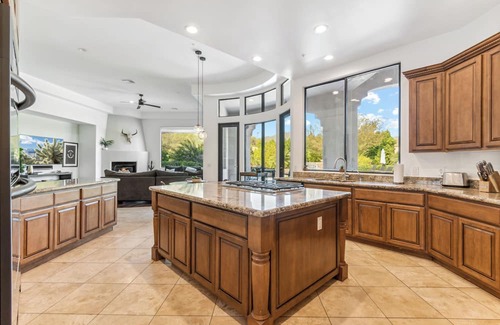 McDowell Acres Maison | Scottsdale Paradise- POOL, Spa, Pickleball/Basketball, Fire Pit & Great HIKING!