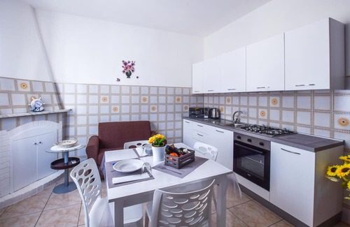 Campora San Giovanni Appartement | Enjoy a relaxing vacation in this bright and friendly apartment Campora San Giovanni.