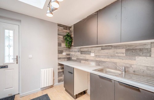 Dunure Cottage | The Harbour Nook is a gorgeous ground floor, coastal apartment situated at the harbour’s edge with l