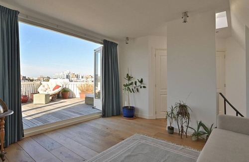 Scheveningen Maison | Renovated beachfront warehouse located in quiet Schevenings courtyard