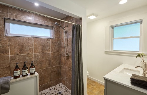 Callicoon Maison | House on Callicoon Upper Main Street - Cozy Friends & Family Getaway