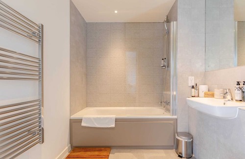 Gospel Oak Appartement | Bright 2BD Flat - 4 min walk to Hampstead Heath!