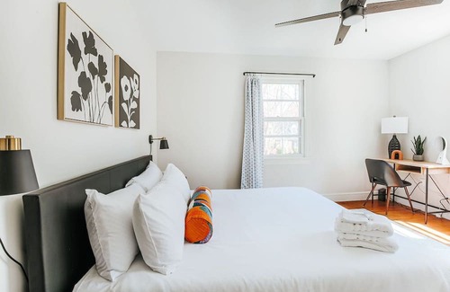 Lewis Mountain Maison | *NEW* Lewis Mtn Retreat: Walk to UVA & JPJ