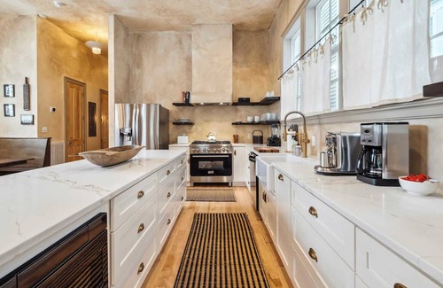 Faubourg Lafayette Maison | Bright Bohemian House w Heated Pool/Hot Tub
