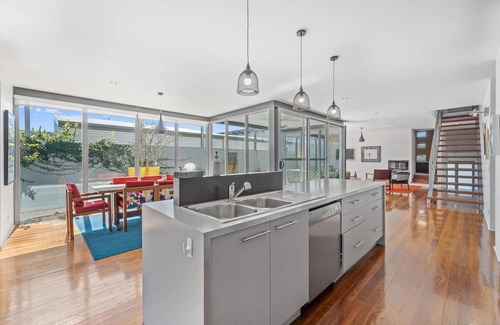 East Bendigo Maison | Top End Poolside | Holiday Home