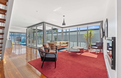 East Bendigo Maison | Top End Poolside | Holiday Home
