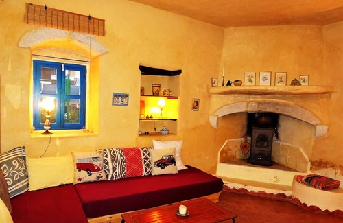 Faistos Maison | Original, Cretan stone house with a view of the enchanting garden