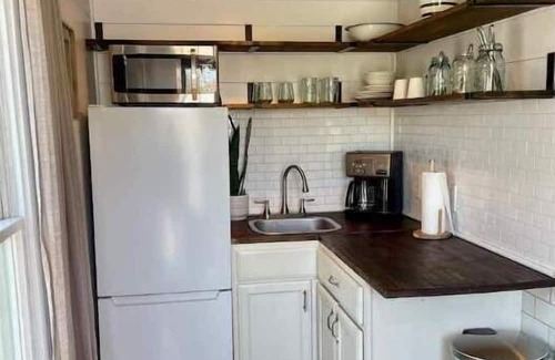 Green Creek Maison | The Tiny House No Cleaning Fee Cape May/Wildwood